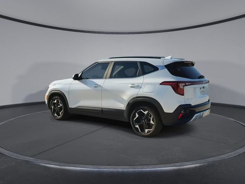 Used 2024 Kia Seltos EX FWD image 6