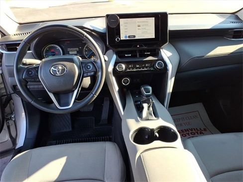 Used 2023 Toyota Venza LE image 10