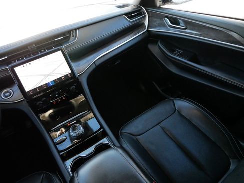 Used 2023 Jeep Grand Cherokee L Limited w/ Luxury Tech Group II image 11