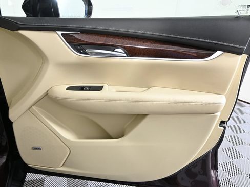 Used 2017 Cadillac XT5 Luxury w/ Driver Awareness Package AWD/4WD image 12