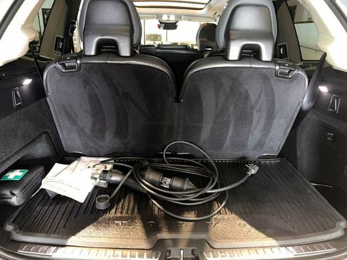 Used 2024 Volvo XC90 T8 Plus w/ Protection Package Premier AWD/4WD image 17