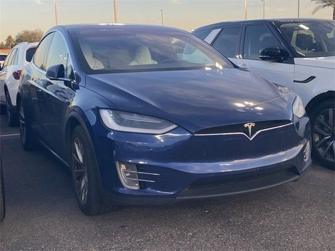 Used 2018 Tesla Model X image 3