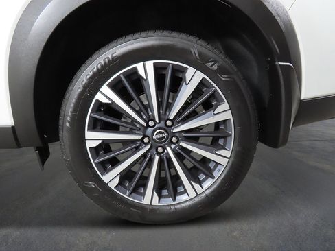 New 2026 Nissan Pathfinder Platinum AWD/4WD image 9
