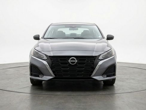 Used 2025 Nissan Altima 2.5 SV image 2