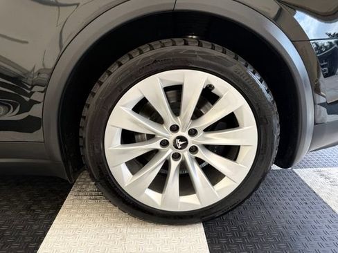 Used 2018 Tesla Model X 75D AWD/4WD image 11