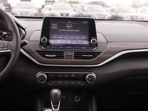 Used 2025 Nissan Altima 2.5 SV image 22