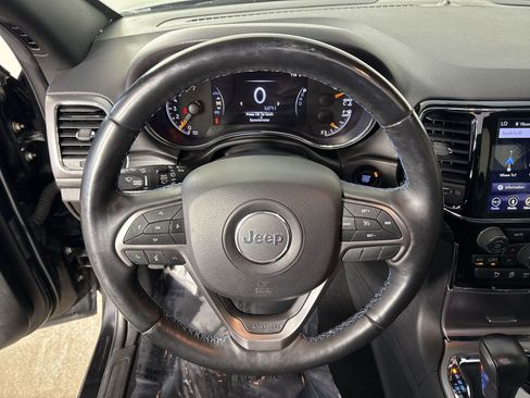 Used 2019 Jeep Grand Cherokee Laredo image 12