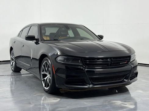 Used 2022 Dodge Charger SXT w/ Plus Group RWD image 3