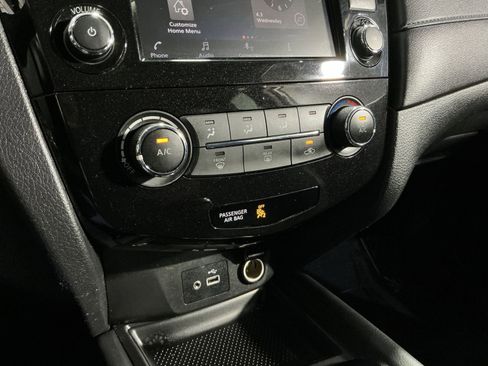 Used 2018 Nissan Rogue S image 28