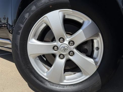 Used 2017 Toyota Sienna LE w/ Protection Package FWD image 9