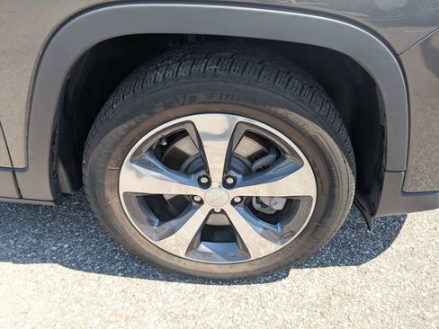 Used 2019 Jeep Cherokee Limited FWD image 11