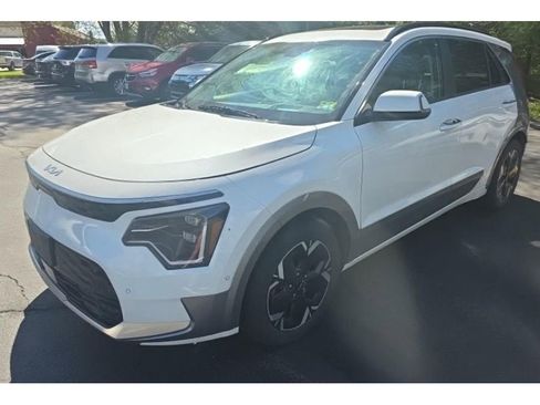 Used 2023 Kia Niro Wave w/ Wave Preserve Package FWD image 1