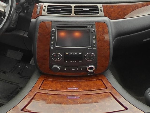 Used 2013 Chevrolet Suburban LTZ AWD/4WD image 34