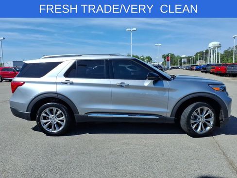 Used 2021 Ford Explorer Limited w/ Equipment Group 301A AWD/4WD image 2