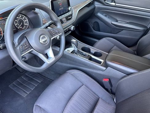 Used 2025 Nissan Altima 2.5 SV FWD image 4
