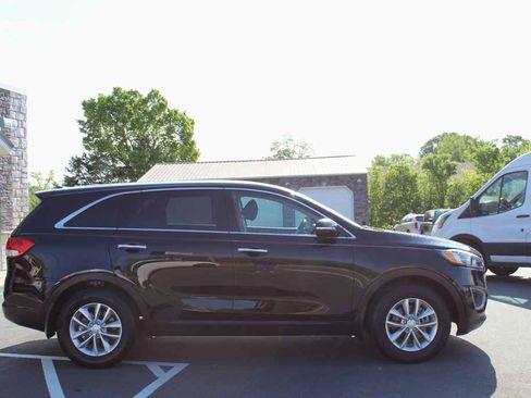 Used 2018 Kia Sorento L image 4