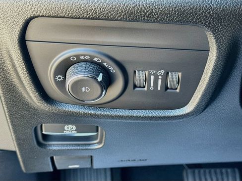 Used 2025 Jeep Grand Cherokee L Limited w/ Luxury Tech Group II AWD/4WD image 10