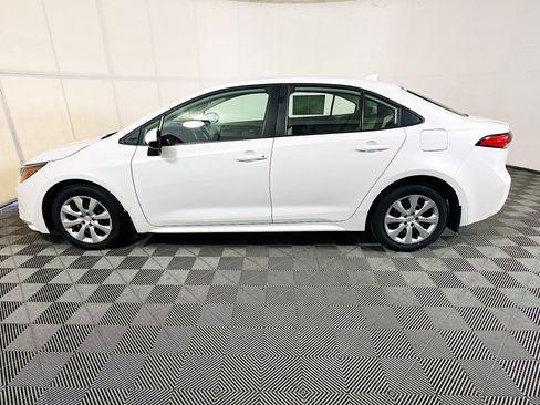 Used 2025 Toyota Corolla LE FWD image 6