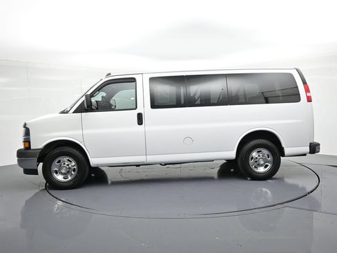 Used 2018 Chevrolet Express 3500 LT w/ LT Preferred Equipment Group RWD image 9