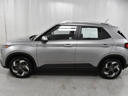Used 2024 Hyundai Venue SEL image 8