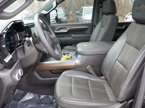 Certified 2024 Chevrolet Silverado 3500 High Country AWD/4WD image 17