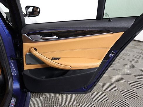 Used 2022 BMW M550i xDrive w/ Premium Package image 31