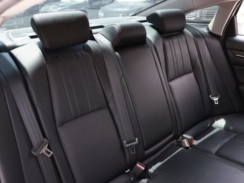 Used 2018 Honda Accord Touring image 17