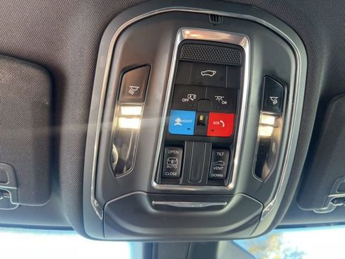 Used 2023 Jeep Grand Cherokee Altitude image 40