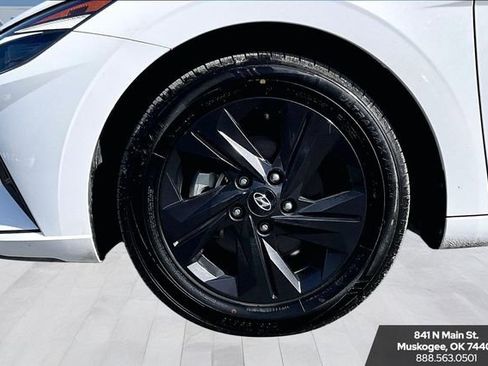 Used 2023 Hyundai Elantra SEL image 28