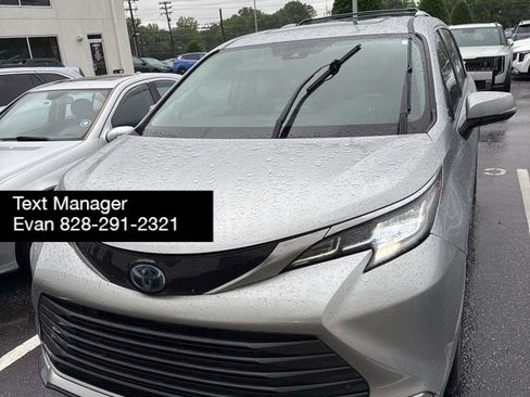 Used 2021 Toyota Sienna Limited FWD image 2