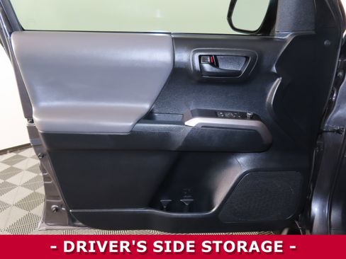 Used 2018 Toyota Tacoma SR5 image 5