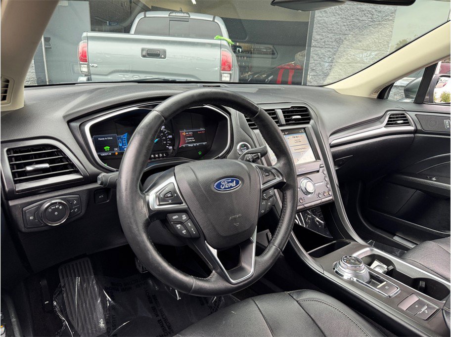 Used 2019 Ford Fusion Energi Titanium FWD image 23