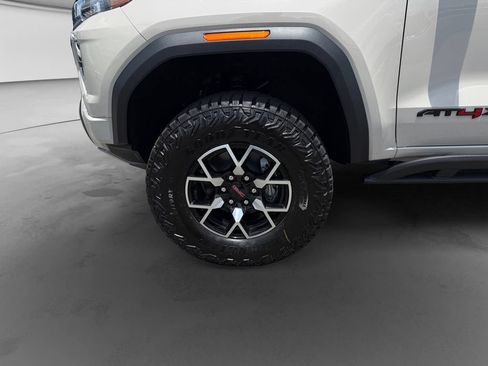 New 2026 GMC Canyon AT4X w/ LPO, Black Badging Package AWD/4WD image 9