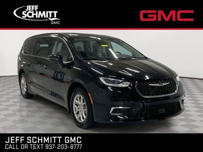 Used 2024 Chrysler Pacifica Touring-L