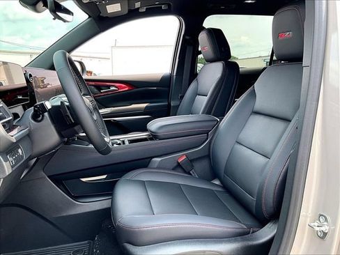 New 2026 Chevrolet Traverse Z71 w/ Driver Confidence Package AWD/4WD image 10