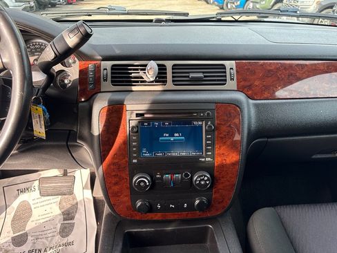 Used 2013 Chevrolet Avalanche LS image 16