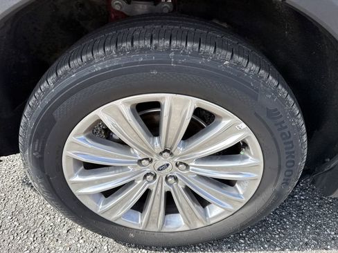 Used 2025 Ford Explorer Platinum w/ LUX Leather Package image 17