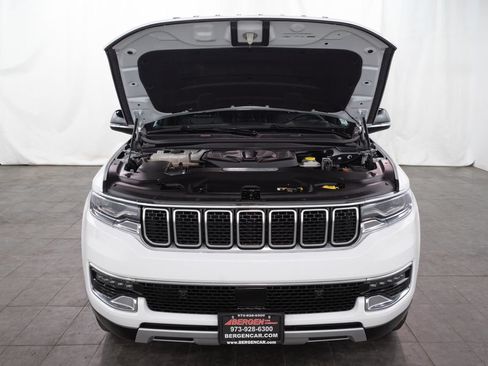 Used 2025 Jeep Wagoneer Series II RWD image 3