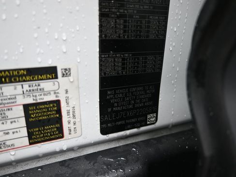 Used 2023 Land Rover Defender 110 S image 9