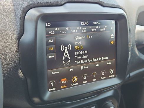 Used 2018 Jeep Renegade Latitude w/ UConnect 8.4 Nav Group FWD image 13