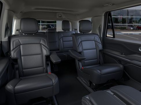New 2026 Lincoln Navigator Premiere AWD/4WD image 11