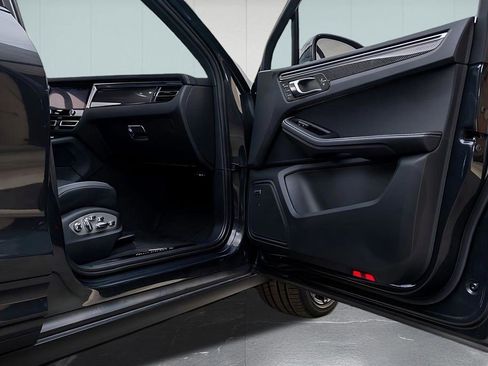 Used 2025 Porsche Macan GTS image 32