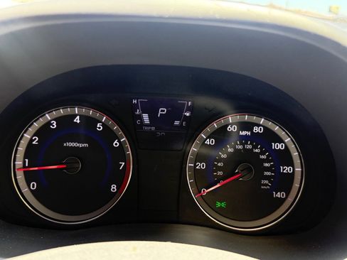 Used 2013 Hyundai Accent SE FWD image 11
