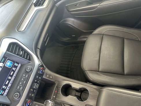 Used 2017 GMC Acadia SLT image 24