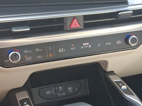 Used 2025 Kia Sorento S w/ Panoramic Sunroof Package AWD/4WD image 16