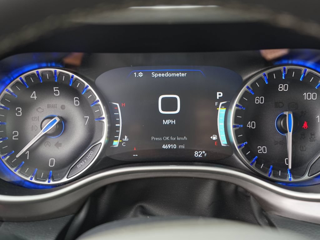 Used 2025 Chrysler Pacifica Select FWD image 36