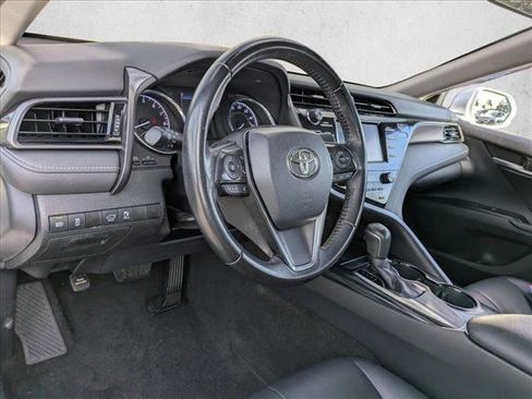 Used 2020 Toyota Camry SE image 10