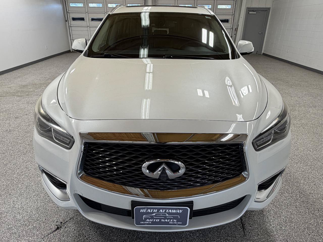 Used 2020 INFINITI QX60 Luxe w/ Essential Package FWD image 3