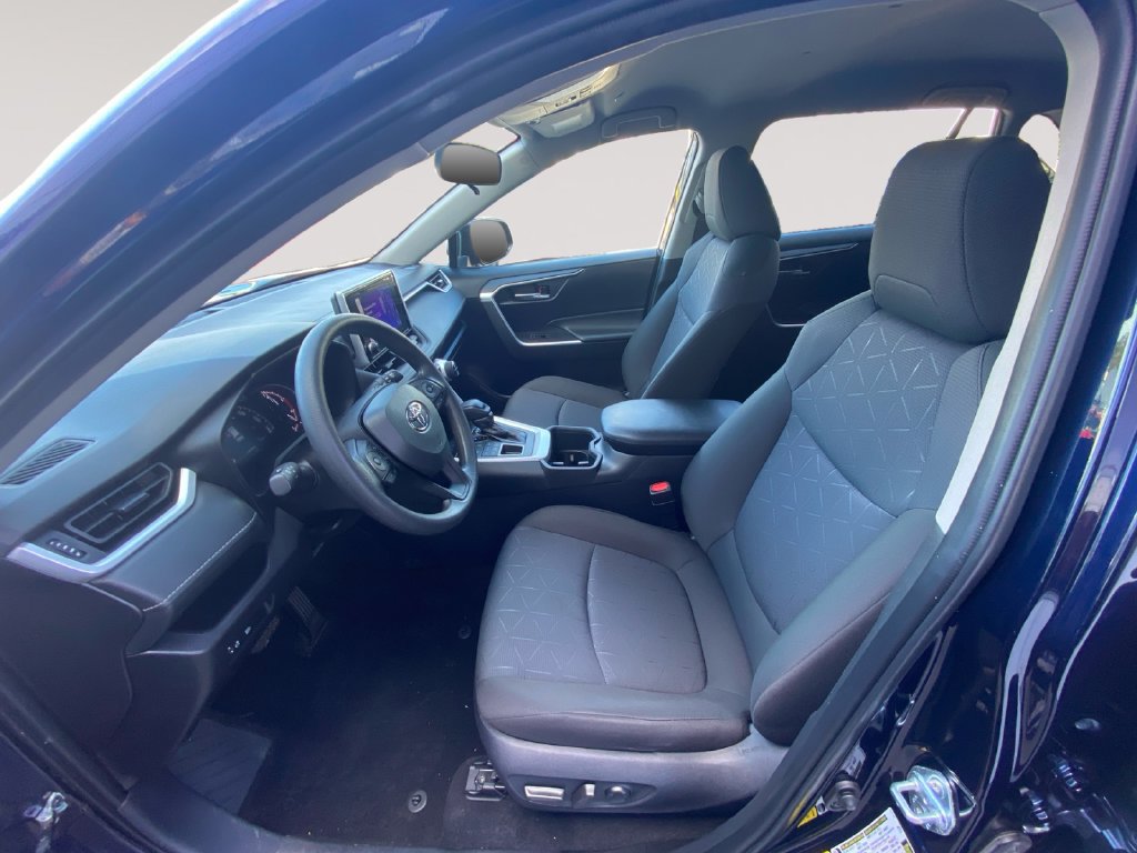 Used 2024 Toyota RAV4 XLE AWD/4WD image 9