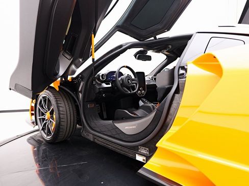 Used 2019 McLaren Senna image 41